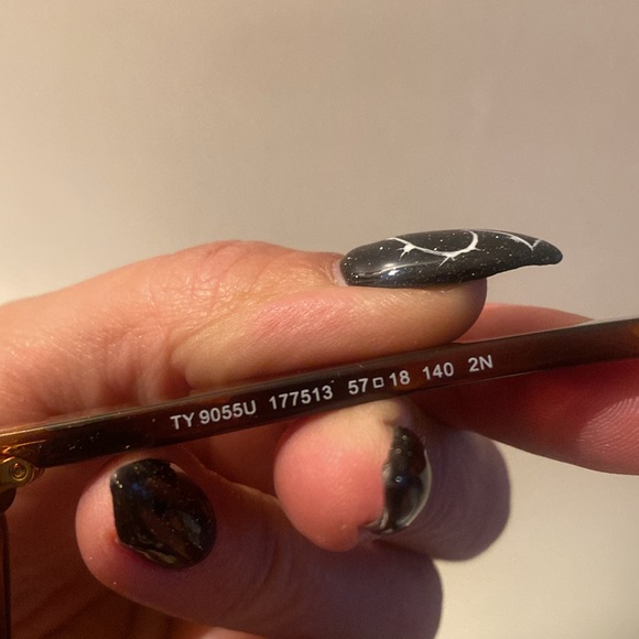 Tory Burch tortoise frame sunnies - Picture 5 of 6